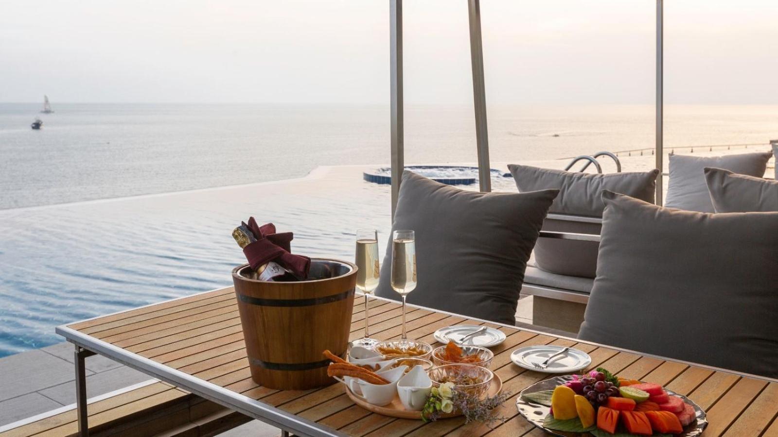 Villa Thousand Cliffs Nai Harn Eksteriør billede